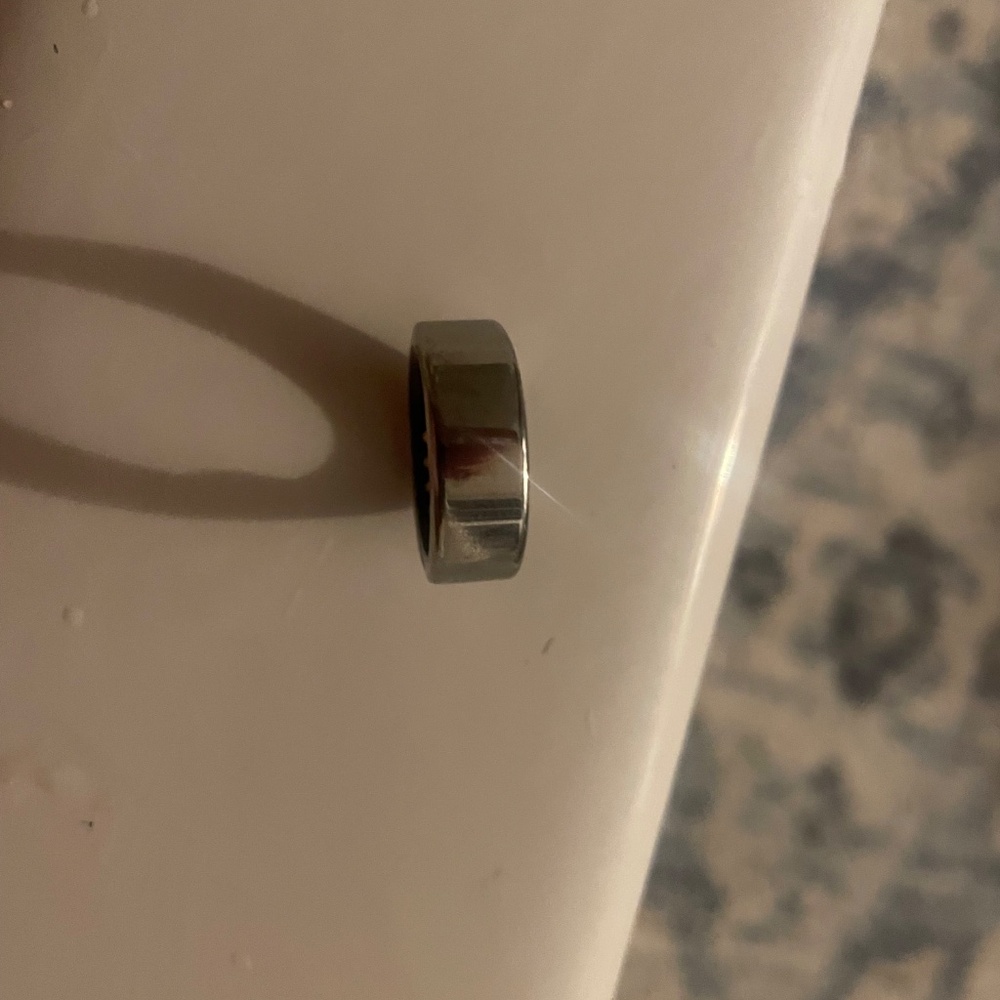 Oura ring 3rd gen size 6 - Picture 2 of 4